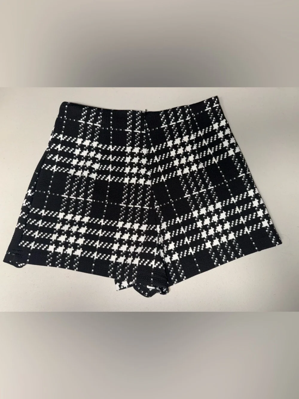SHEIN Black & White Plaid Mini Skort